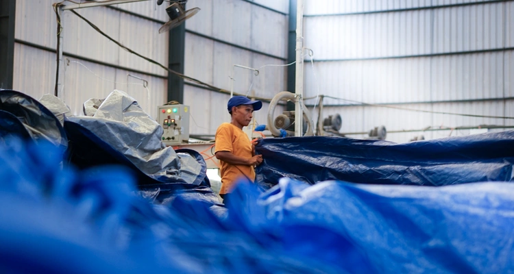 Tahapan Produksi Terpal Berkualitas!