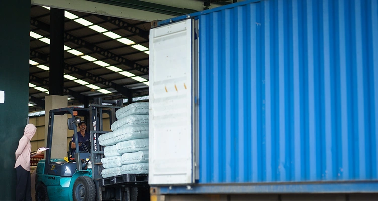 Pengiriman pesanan Terpal Jadi yang Cepat dan Andal