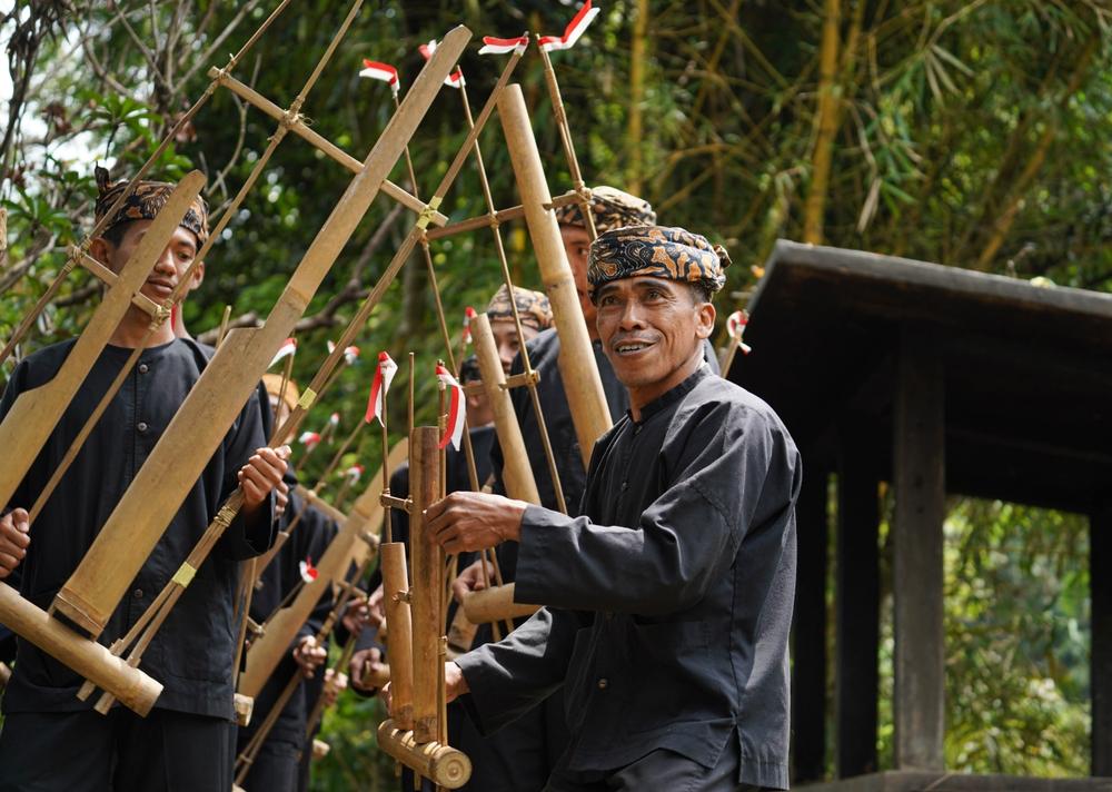 Songklang Instrument The Indonesian Angklung Musical Instrument