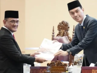 Sembilan Fraksi DPRD Sumsel Dengarkan Jawaban Gubernur Terhadap Raperda Tentang APBD Sumsel TA 2025