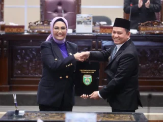 DPRD Sumsel Bersama Gubernur Teken Keputusan Bersama Raperda PT Bank Sumsel Babel (Perseroda)