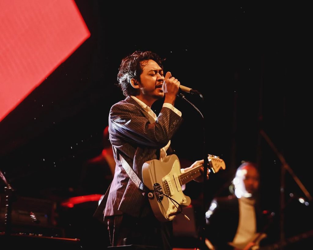 Menembus Kabut dan Suara yang Hilang: Magisnya Pamungkas di Signaturee Festival 2022