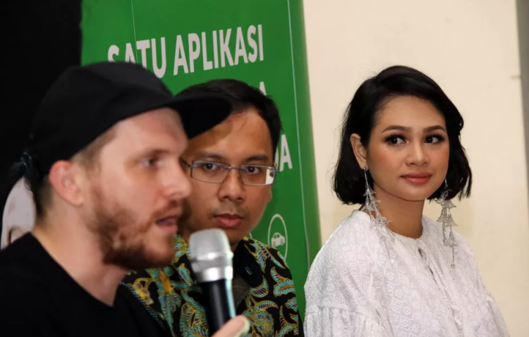 Penyanyi Andien Dukung Program Berbagitanpabatas Bersama Go Jek