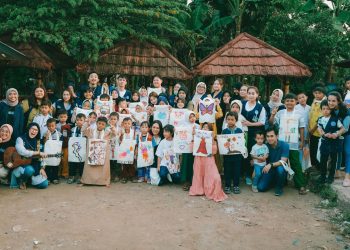 Andien Aisyah Berbagi Di Kampung Pemulung Kebagusan