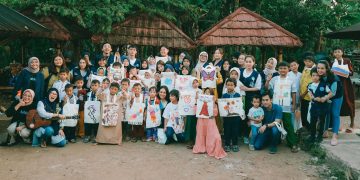 Andien Aisyah Berbagi Di Kampung Pemulung Kebagusan