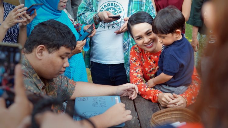 Andien Mengadakan Pameran Seni Menggandeng Murid Murid Dari Art Therapy Center Widyatama (atc Widyatama)