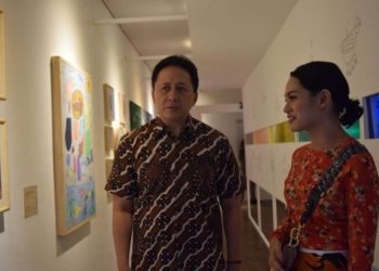 Triawan Munaf Dan Andien Ketika Melihat Lihat Karya Karya Dari Anak Anak 180828224535 889