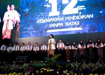 Andien Aisyah Bernyanyi Bersama Wisudawan Yayasan Nara Kreatif