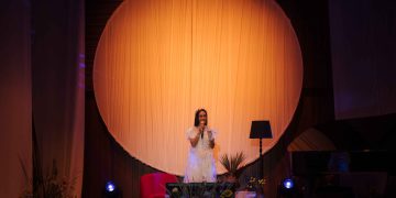 Andien dalam showcase album Dan Lalu di Soehanna Hall, SCBD, Jakarta, Jumat (29/9/2023).