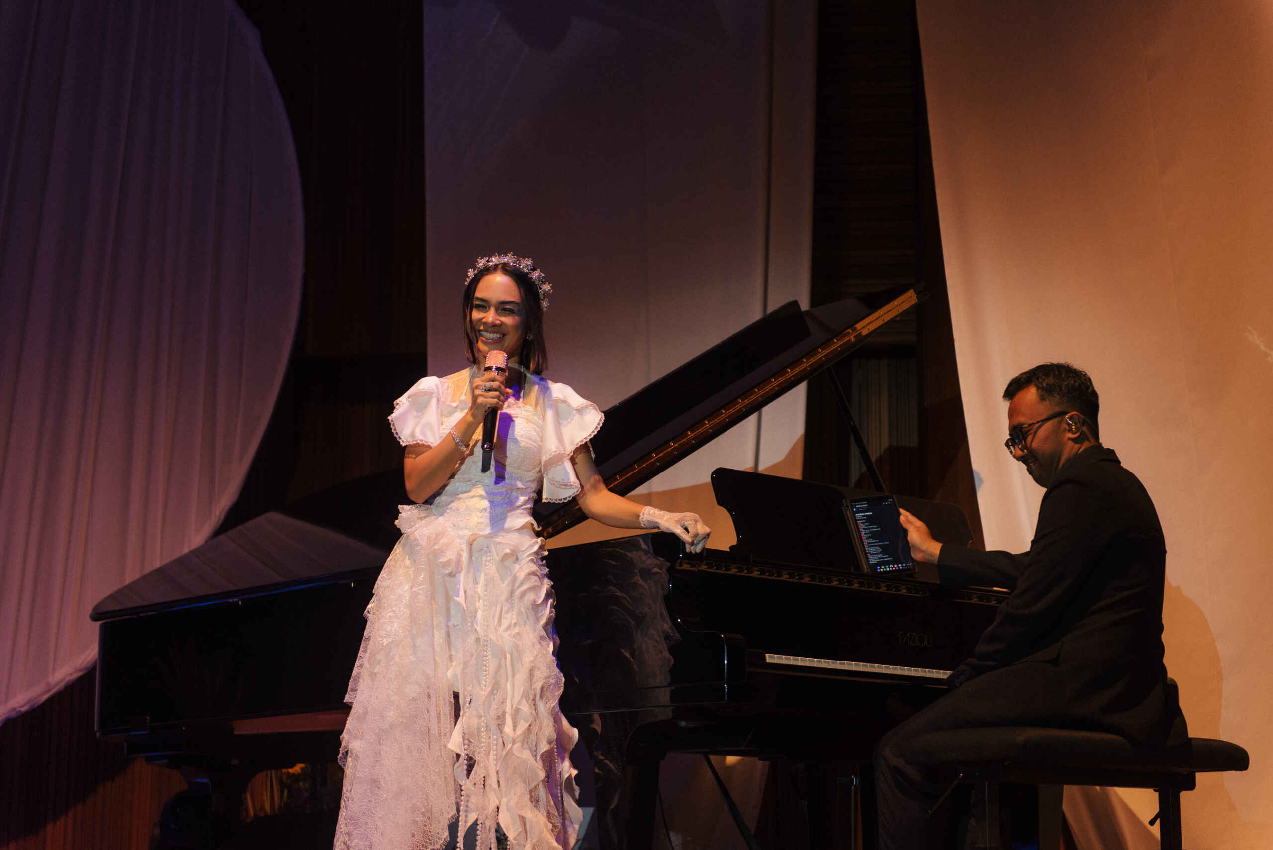 Andien dalam showcase album Dan Lalu di Soehanna Hall, SCBD, Jakarta, Jumat (29/9/2023).