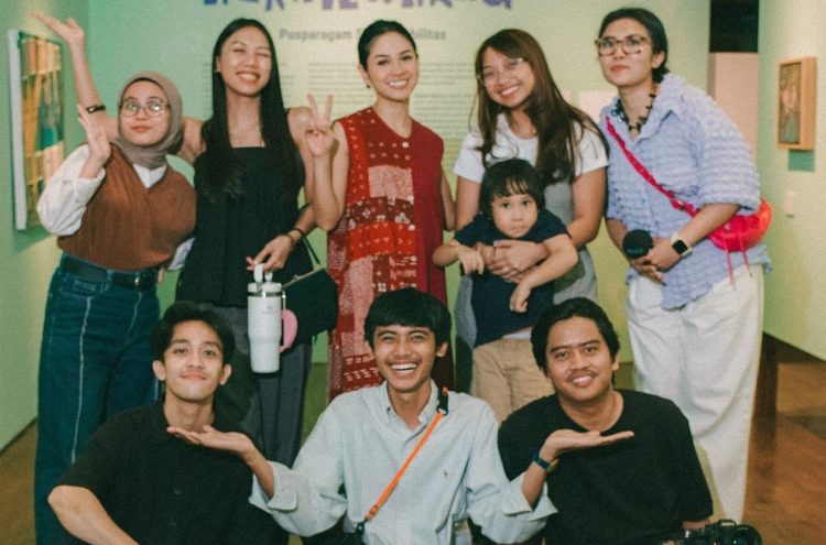 Andien Dan Tim Pameran Warna Warna Thumbnail