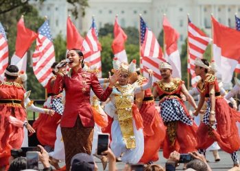 Penampilan Andien Nyanyi Di Amerika Serikat, Anggun Berkebaya Janggan