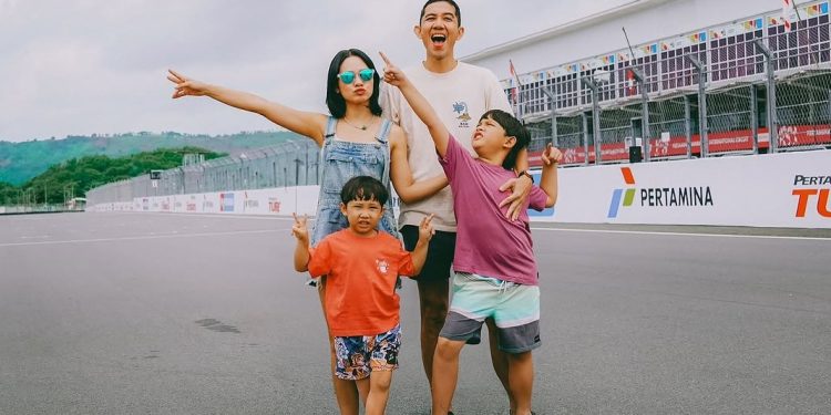 Andien Aisyah Buka Tahun Baru 2025 Dengan Liburan Seru Di Sirkuit Mandalika