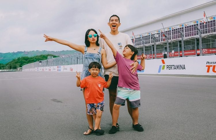 Andien Aisyah Buka Tahun Baru 2025 Dengan Liburan Seru Di Sirkuit Mandalika