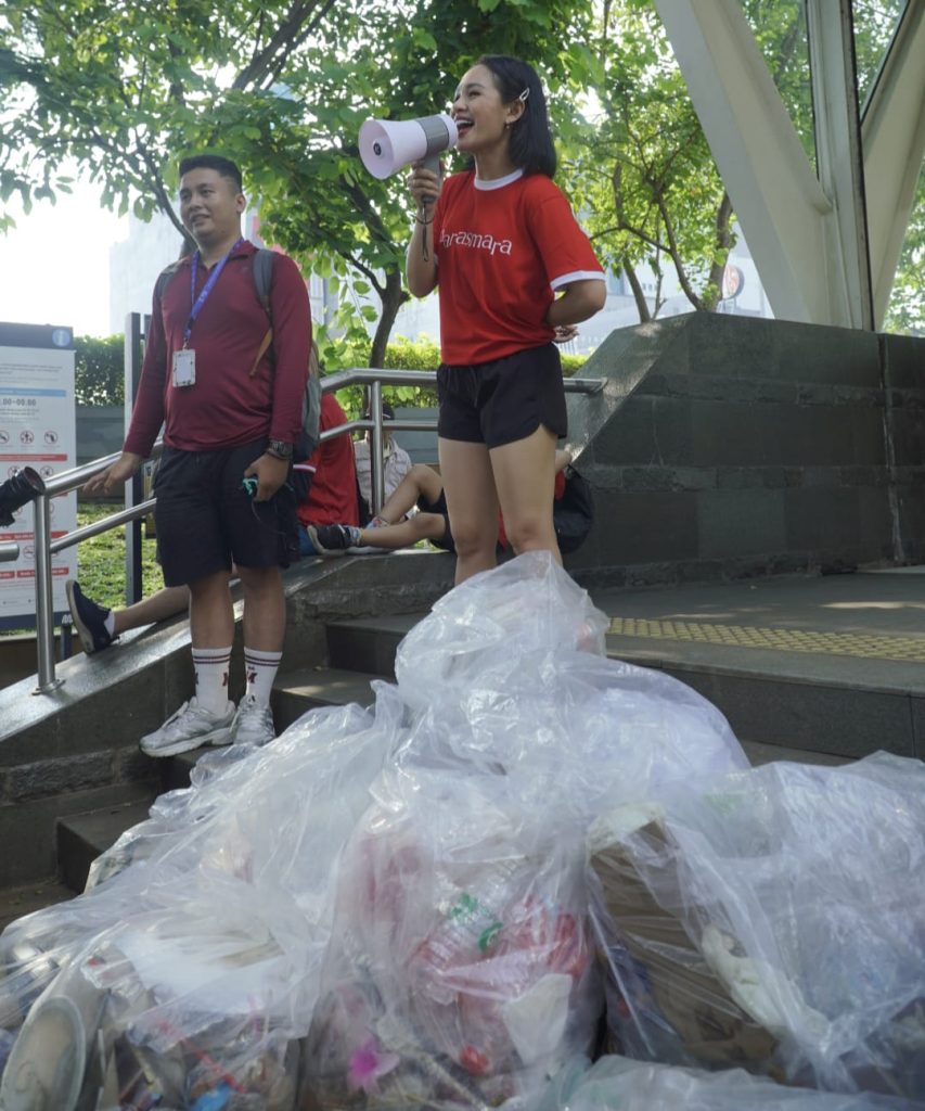 Andien Pun Turun Tangan Menyetor Sampah