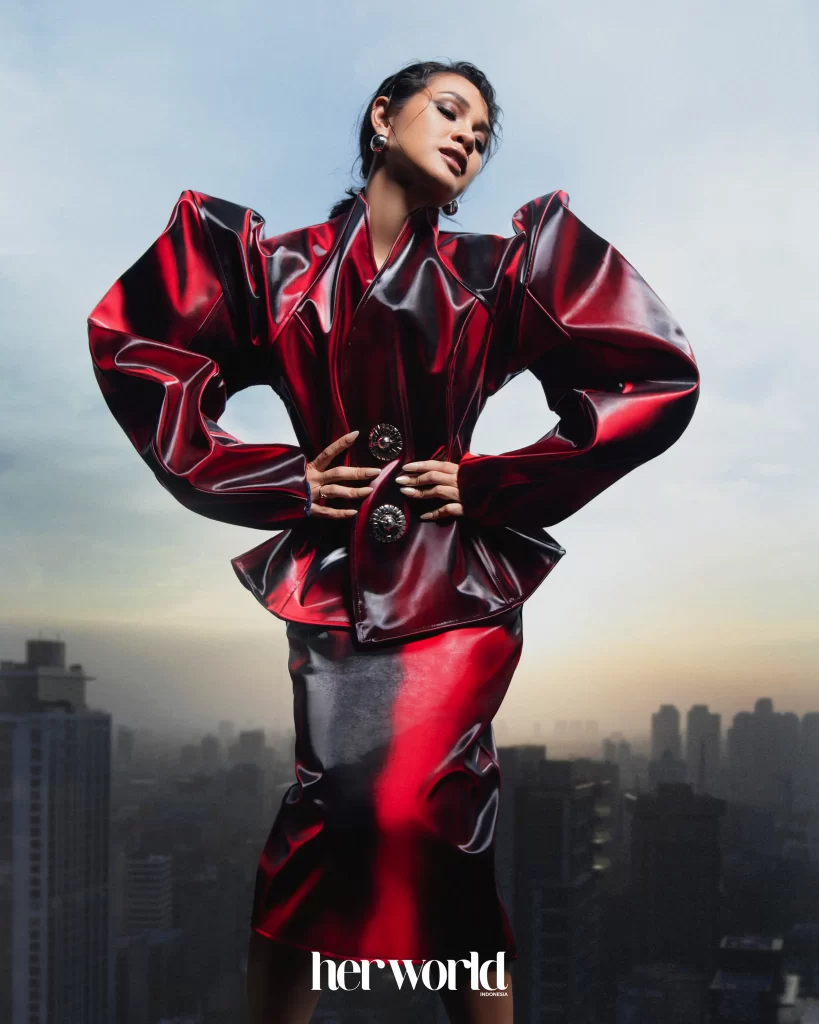 Andien Blazer & Rok Warna Gradien, Dibba.