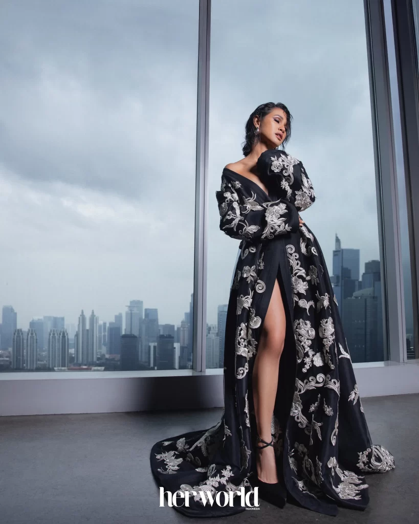 Andien Robe Detail Bordir, Horward Laurent.