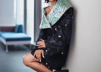 Andien Blazer Dengan Detail Beaded Dan Fringe Dibba