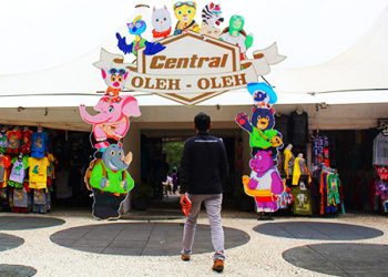 Central Oleh-Oleh Batu Secret Zoo Jawa Timur Park