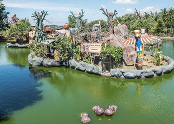 Zona Monkey Island Batu Secret Zoo Jawa Timur Park