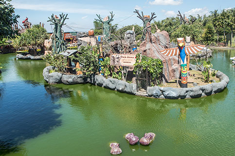 Zona Monkey Island Batu Secret Zoo Jawa Timur Park