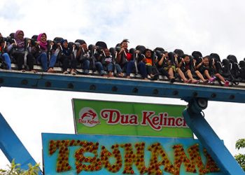 Tsunami Batu Secreet Zoo Jawa Timur Park