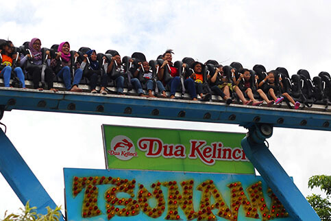 Tsunami Batu Secreet Zoo Jawa Timur Park