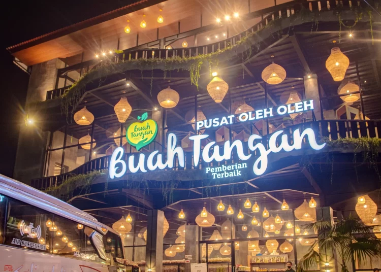 Toko Oleh Buahtangan Depan Malam 1