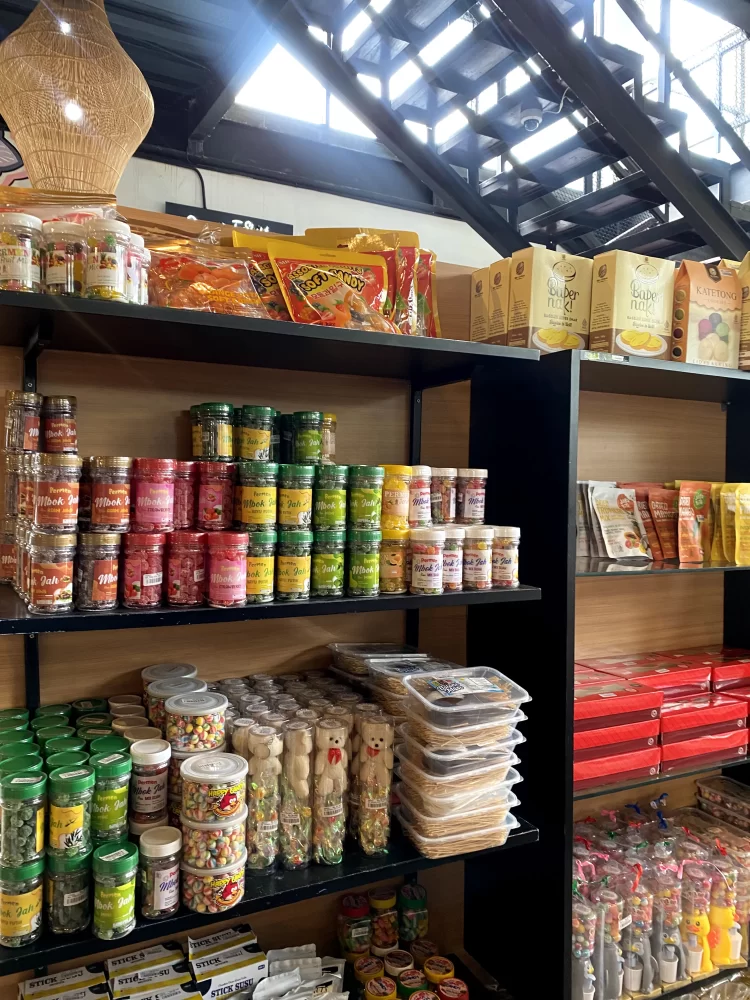 Aneka makanan oleh oleh khas batu