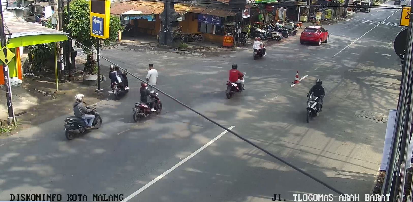 Cctv Jl. Tlogomas Arah Barat ( Man 1 Kota Malang )