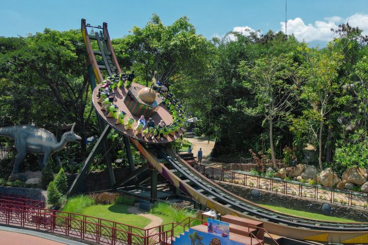 Raptor Spinner Dino Park