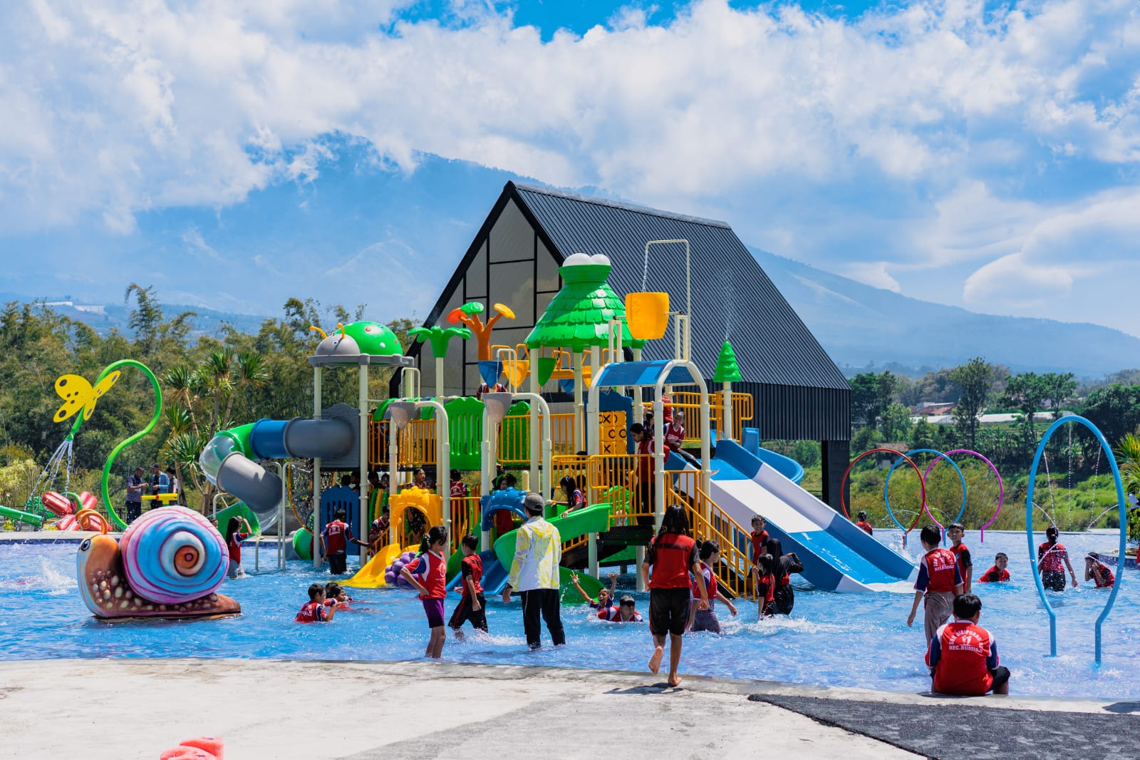 Batu Love Garden Waterplay Baloga Dan Istana Balon