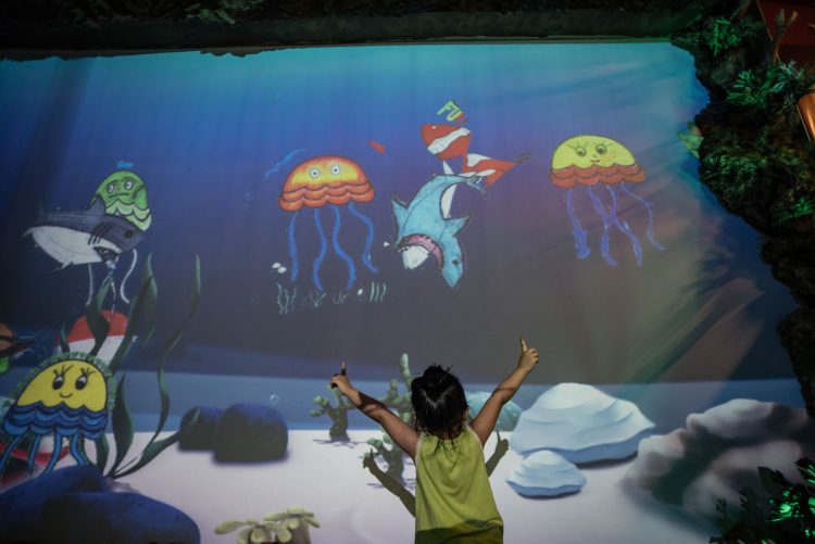 Sketsa Aquarium Jadi Wahana Favorit Anak Di Fun Tech Plaza Jatim Park 3