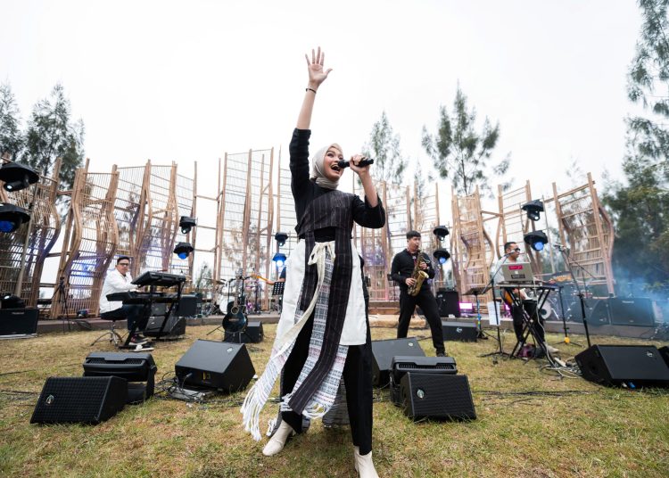 Antusias Penonton Semakin Meriah Saat Salma Membawakan Lagu ‘rungkad Milik Happy Asmara