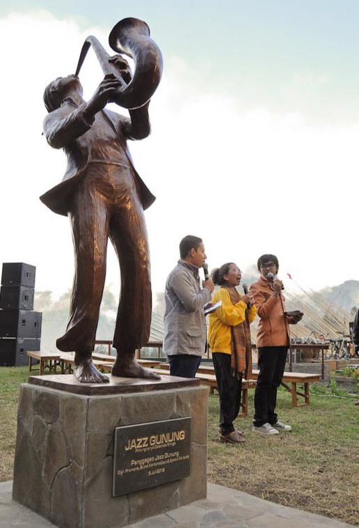 Peluncuran Karya Seni Patung Buah Tangan Pematung Terkenal Indonesia, Dolorosa Sinaga.