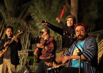 Penampilan Kua Etnika Feat Syahrani Di Jazz Gunung Bromo 2010