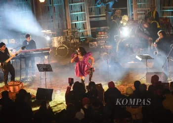 Penampilan Atiek Cb Bersama Blue Fire Project Bintang Indiarto Saat Jazz Gunung Bromo 2023