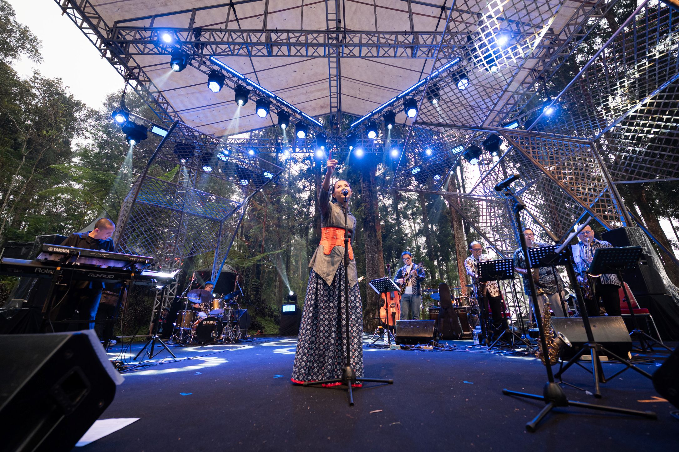 Amelia Ong Sukses Menjadi Pembuka Lewat Karakter Vokalnya Yang Kuat Dan Improvisasi Instrumen Yang Magis Di BRI Jazz Gunung Slamet 2026