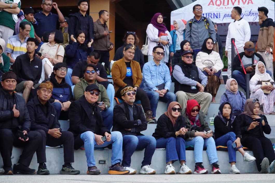 Bupati Probolinggo dr. Mohammad Haris Berbaur Bersama Pengujung Menikmati Even Opening Ceremony BRI Jazz Gunung 2026