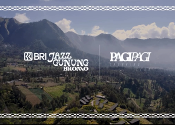 Menyatu Erat Dengan Lanskap Perbukitan Bromo Bersama Jazz Gunung Pagi Pagi Trekking Club