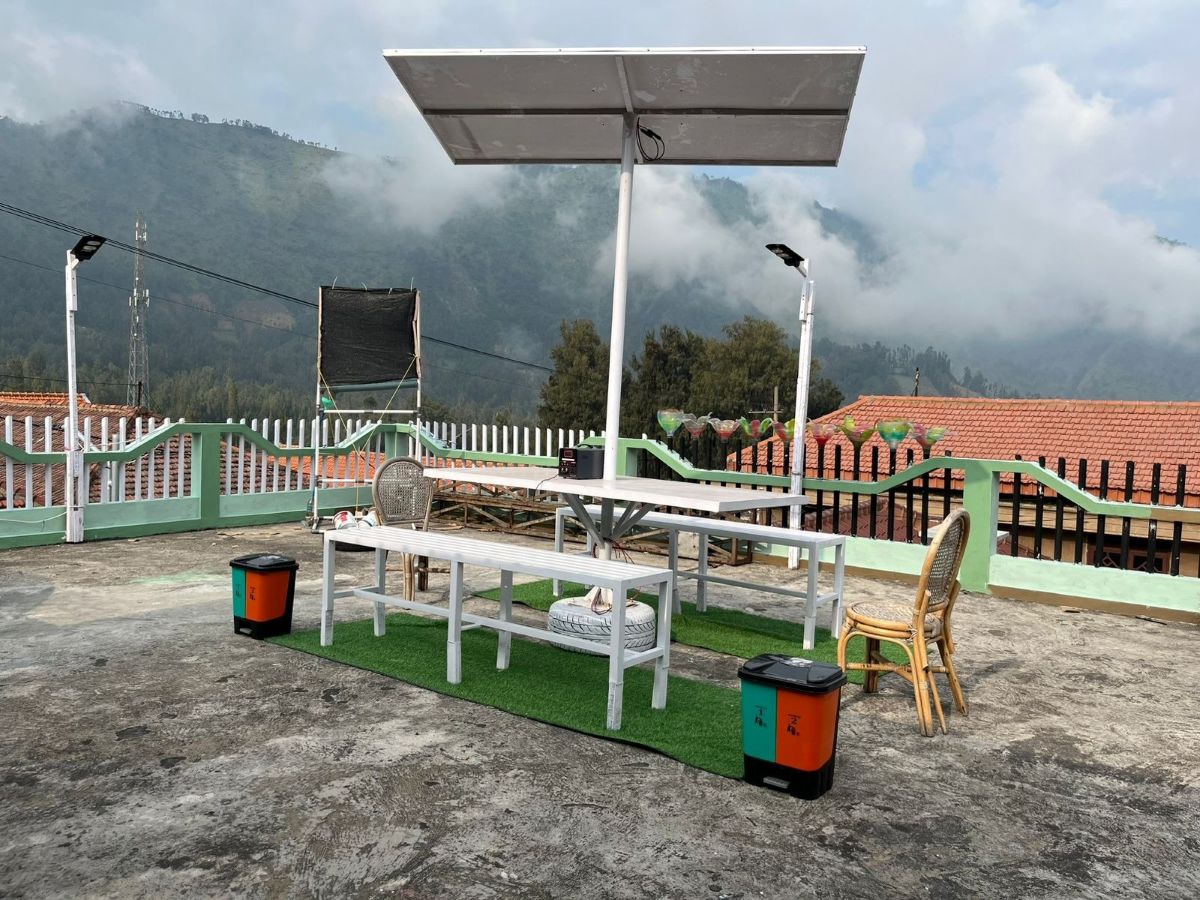 Instalasi Fasilitas Ramah Lingkungan Di Rooftop Kantor Desa Wonotoro