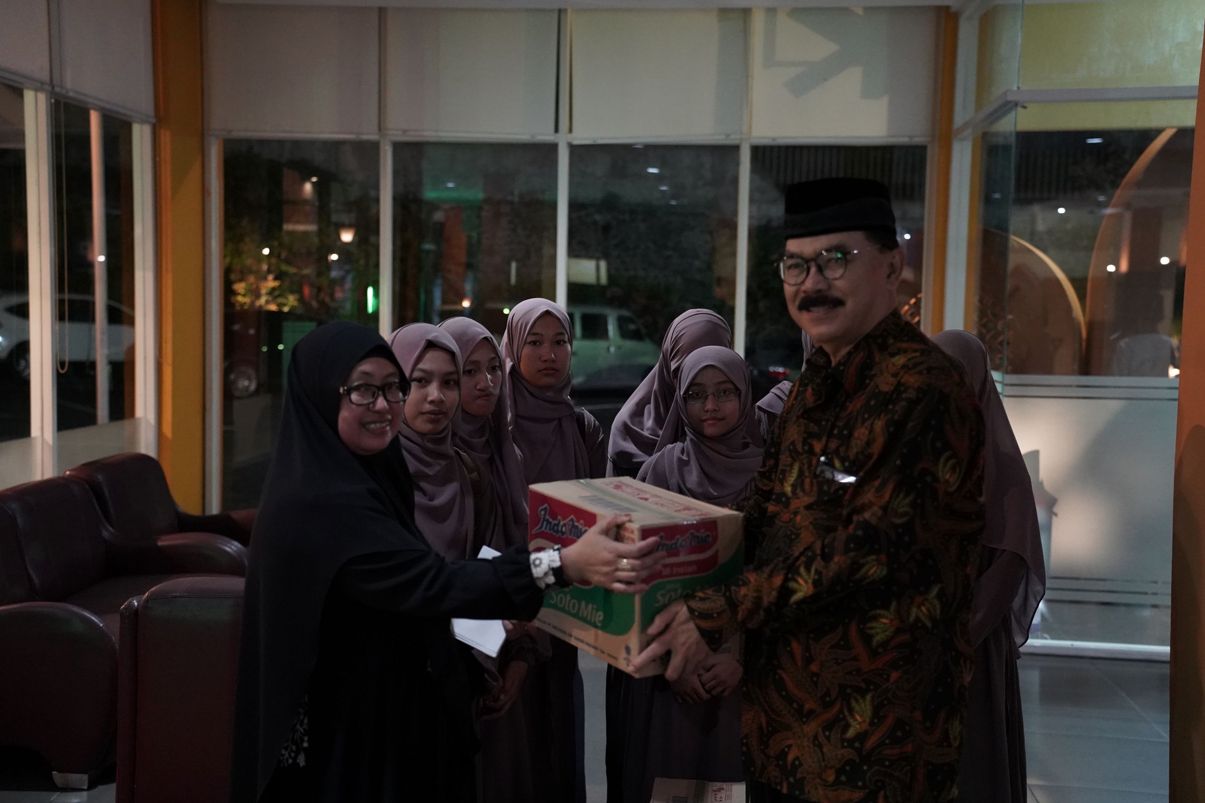 Jawa Timur Park Group Buka Bersama Dan Santunan Bersama Lksa Se Kota Batu