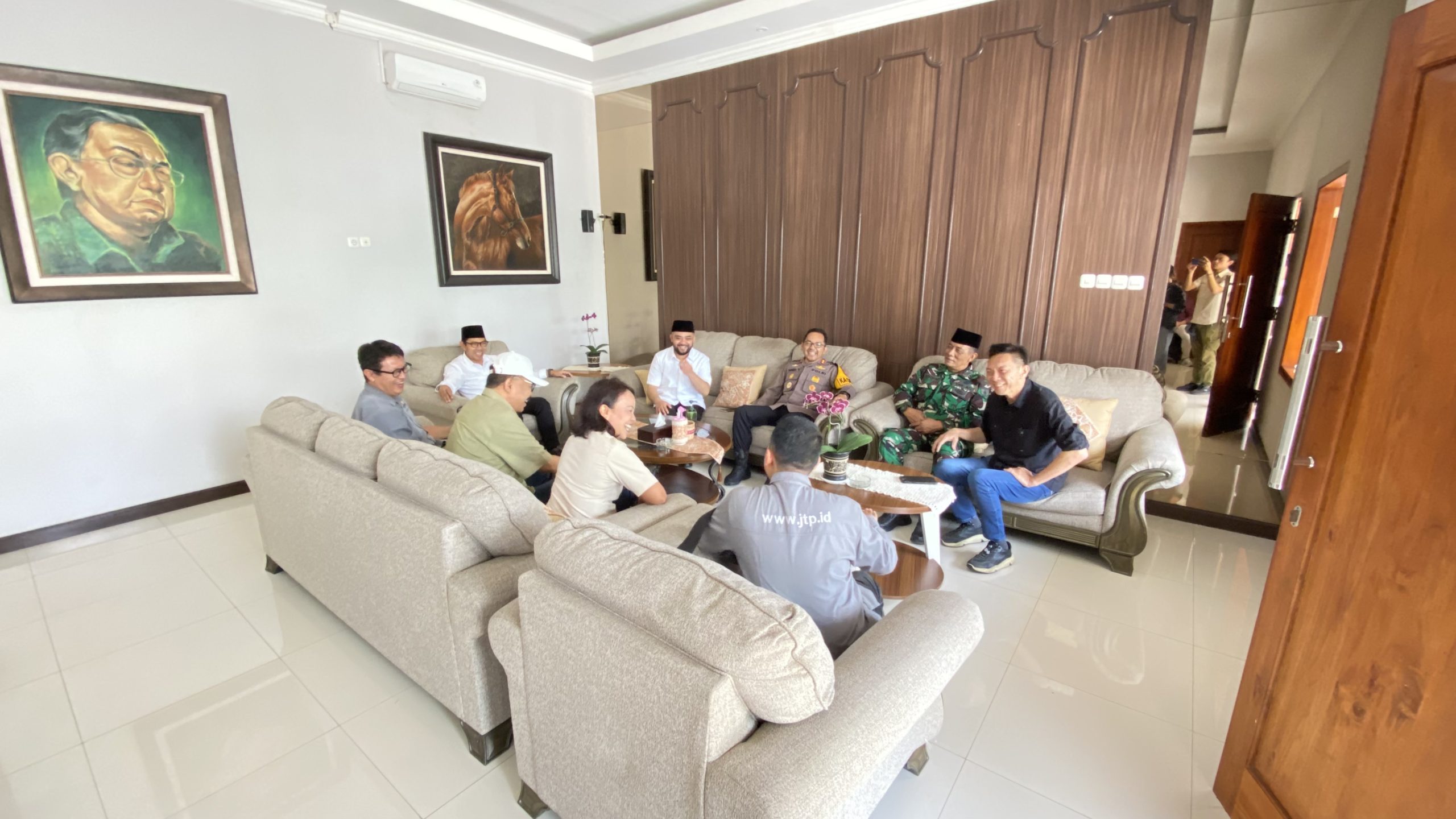 Jawa Timur Park Group Berbagi Kali Ini Dilaksanakan Bersama Dengan Walikota Dan Wakil Walikota Batu Terpilih Yaitu Bapak Nurochman Dan Bapak Heli Suyanto