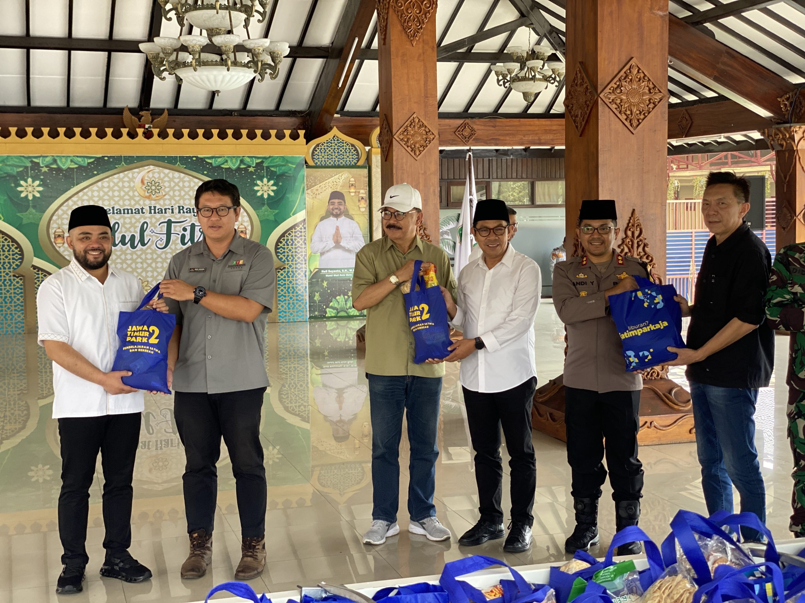 Laskar Foundation Melaksanakan Kegiatan Csr Tahunan Yaitu Jawa Timur Park Group Berbagi Yang Bertempat Di Rumah Dinas Walikota Batu