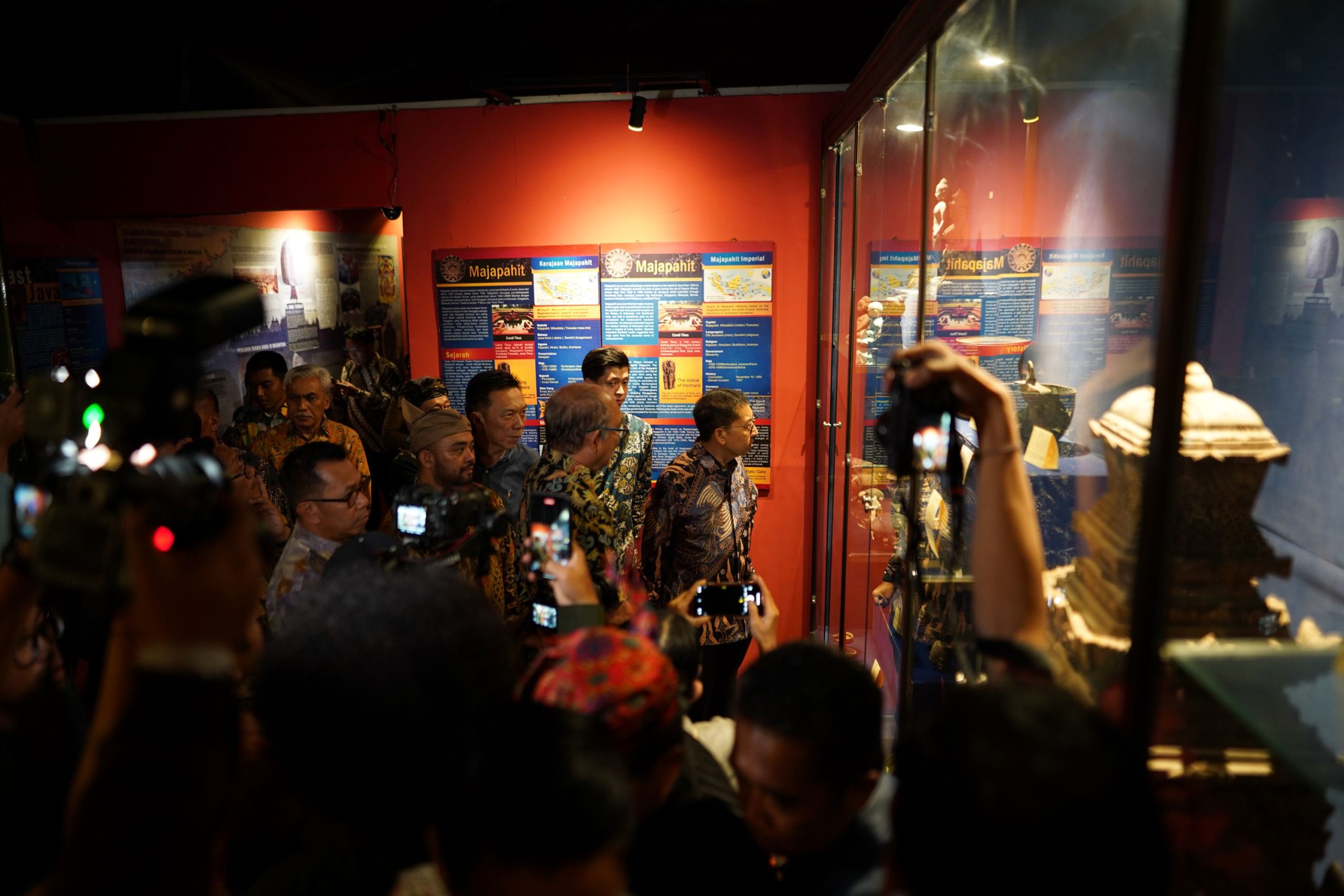 Kunjungan Bapak Menteri Kebudayan Di Jawa Timur Park 1 Ini Turut Didampingi Wali Kota Batu, Bapak Nurochman; Wakil Wali Kota Batu, Bapak Heli Suyanto