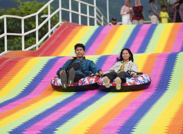 Rainbow Slide Batu Ekonomis Park