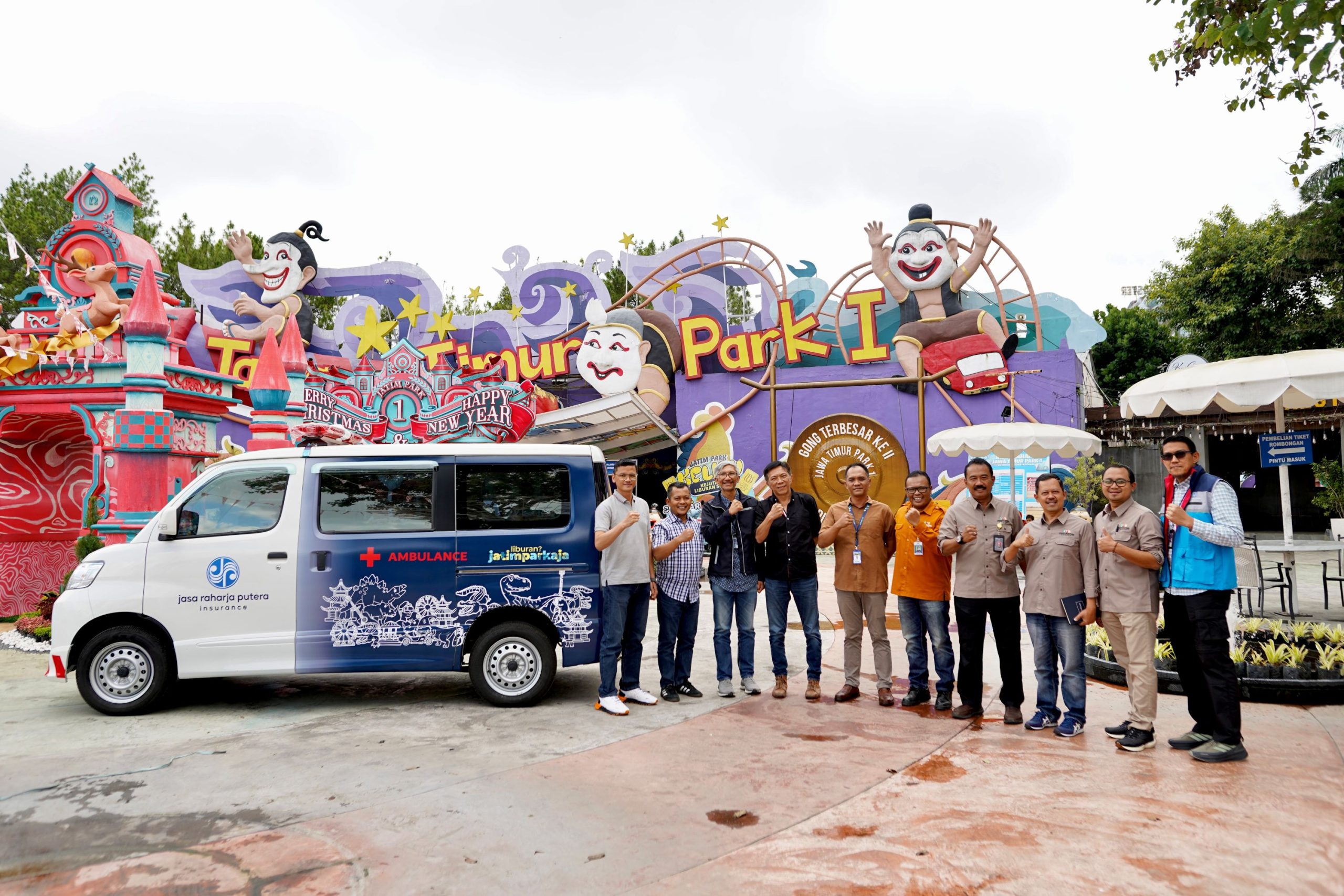 Pemberian 1 Unit Ambulans Oleh Jasa Raharja Putera Kepada Jawa Timur Park Group