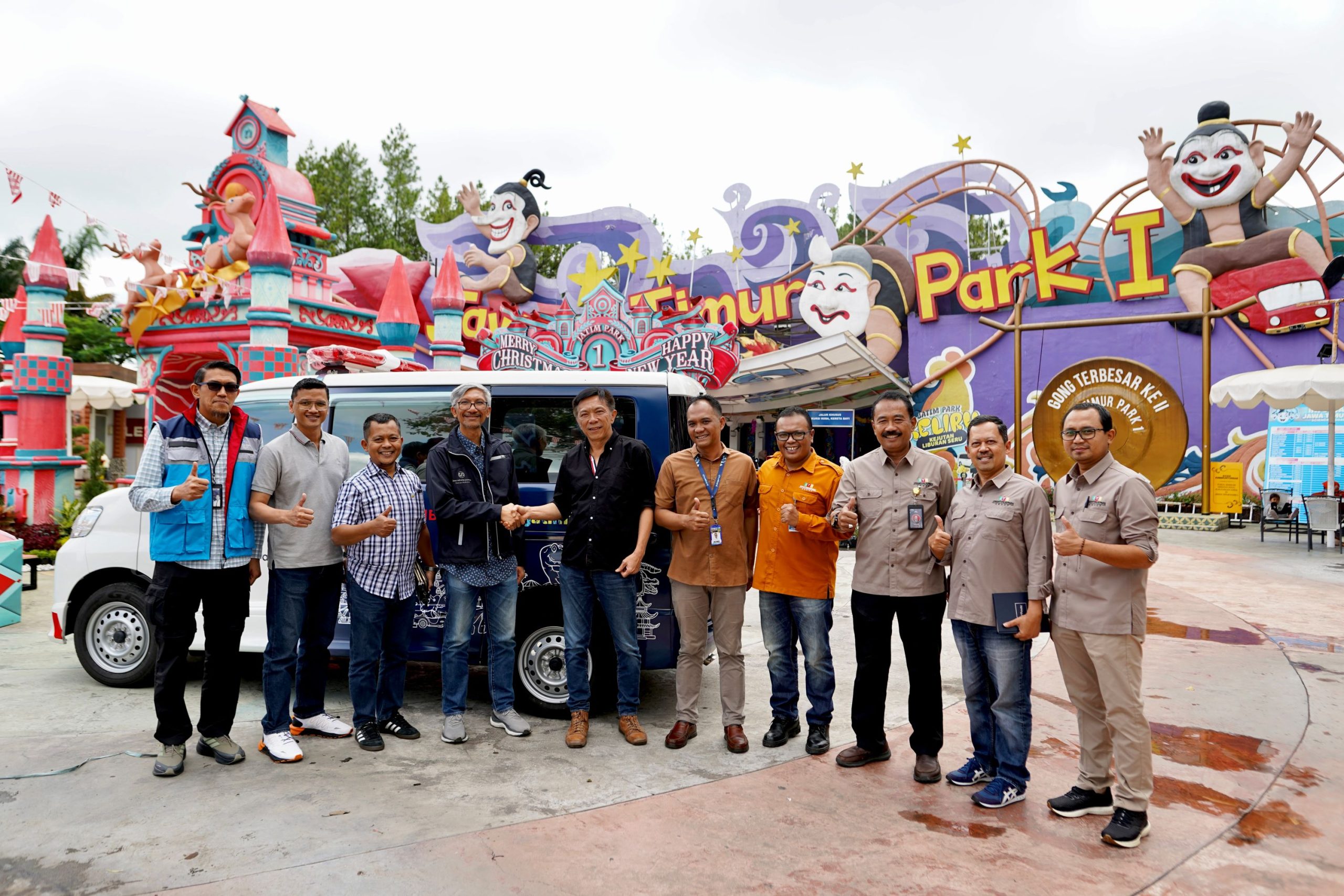 Pemberian Satu Unit Ambulans Untuk Mendukung Operasional Jawa Timur Park Group