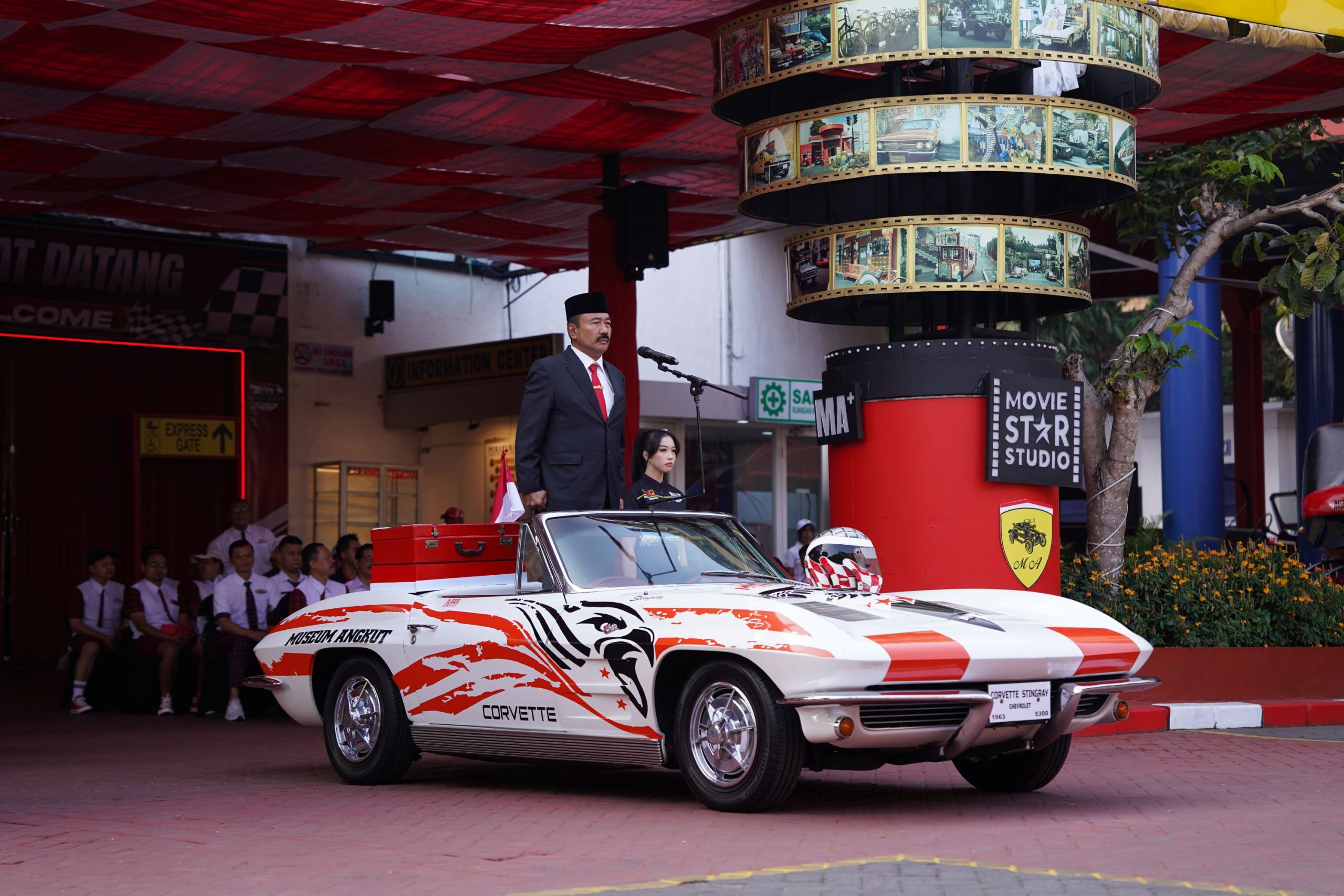 Jawa Timur Park Group Gelar Upacara Hut Ke 81 Ri Dengan “mimbar Mobil Chevrolet Stingray” Unik Di Museum Angkut