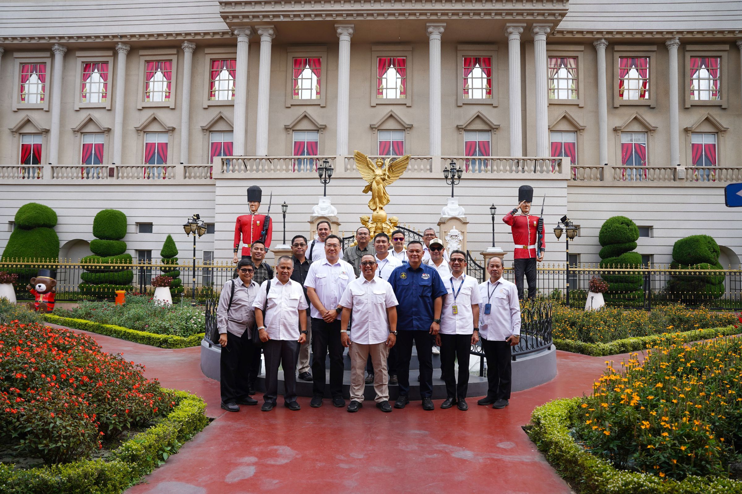 Sekretaris Kementerian Sekretariat Negara Ri Tinjau Persiapan Upacara Kemerdekaan Di Museum Angkut Jatim Park